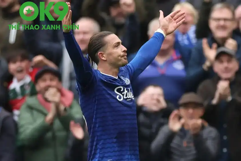 Grealish là người hùng của Everton khi ghi bàn ấn định chiến thắng 2-1 trước Crystal Palace (Ảnh: GOAL). Grealish là người hùng của Everton khi ghi bàn ấn định chiến thắng 2-1 trước Crystal Palace (Ảnh: GOAL).
